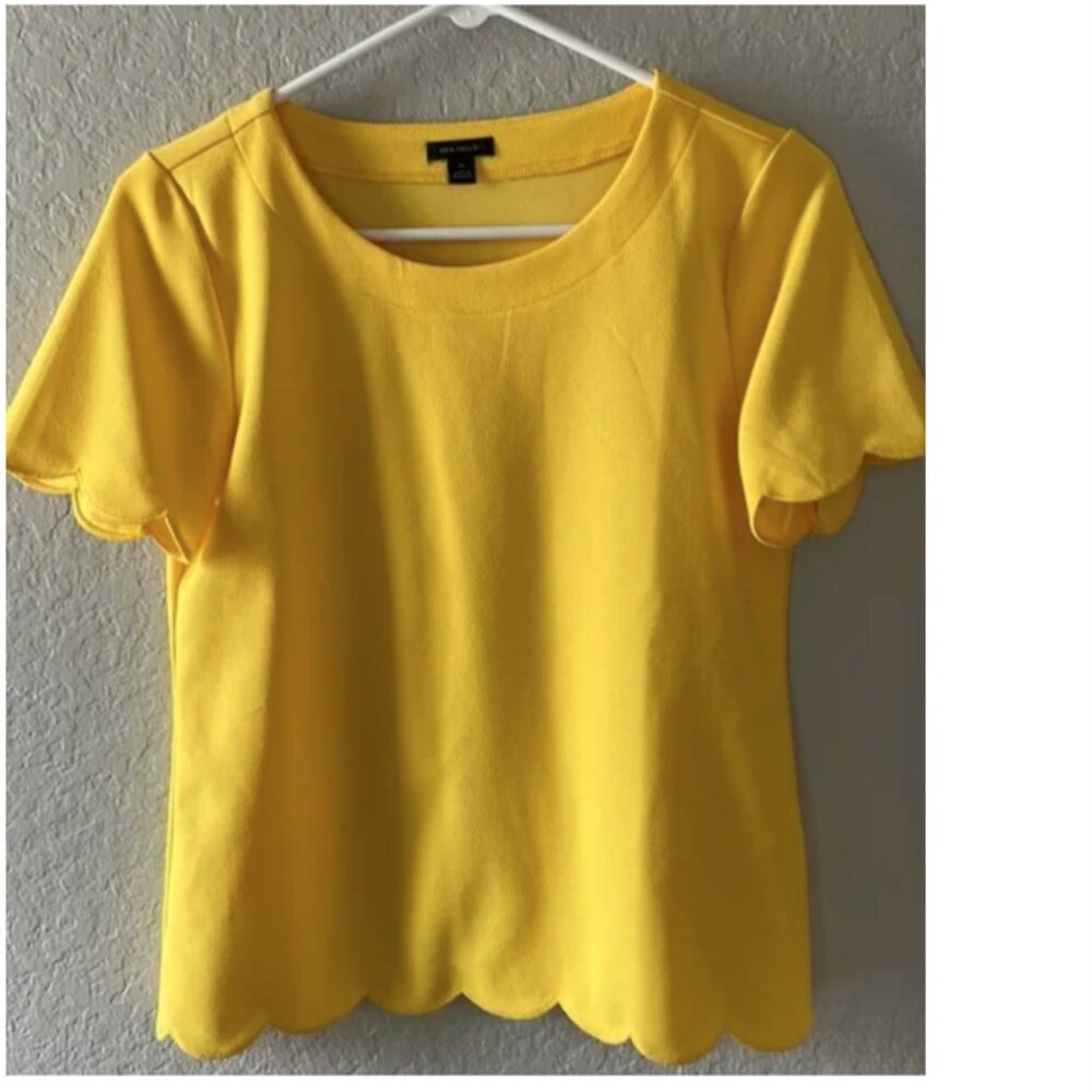 💛✨ Ann Taylor Bright Yellow Scalloped Hem Short Sleeve Top (NEW WITH TAG) ✨💛